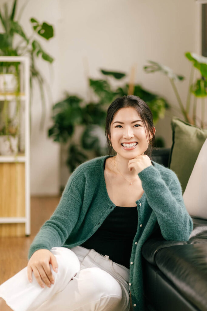 Woman portrait with her left elbow leaning on a sofa.